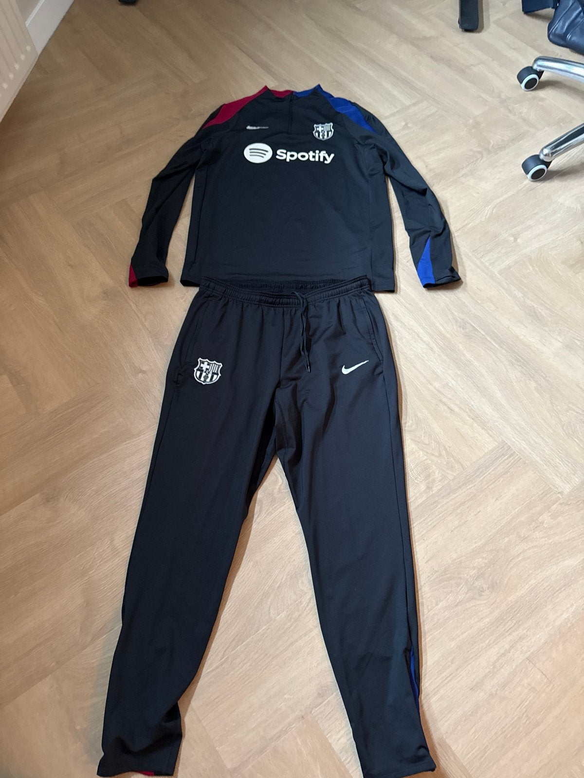 FC Barcelona Trainingspak - Zo goed als nieuw - Maat L, Ophalen of Verzenden, Zo goed als nieuw, Zwart, Voetbal