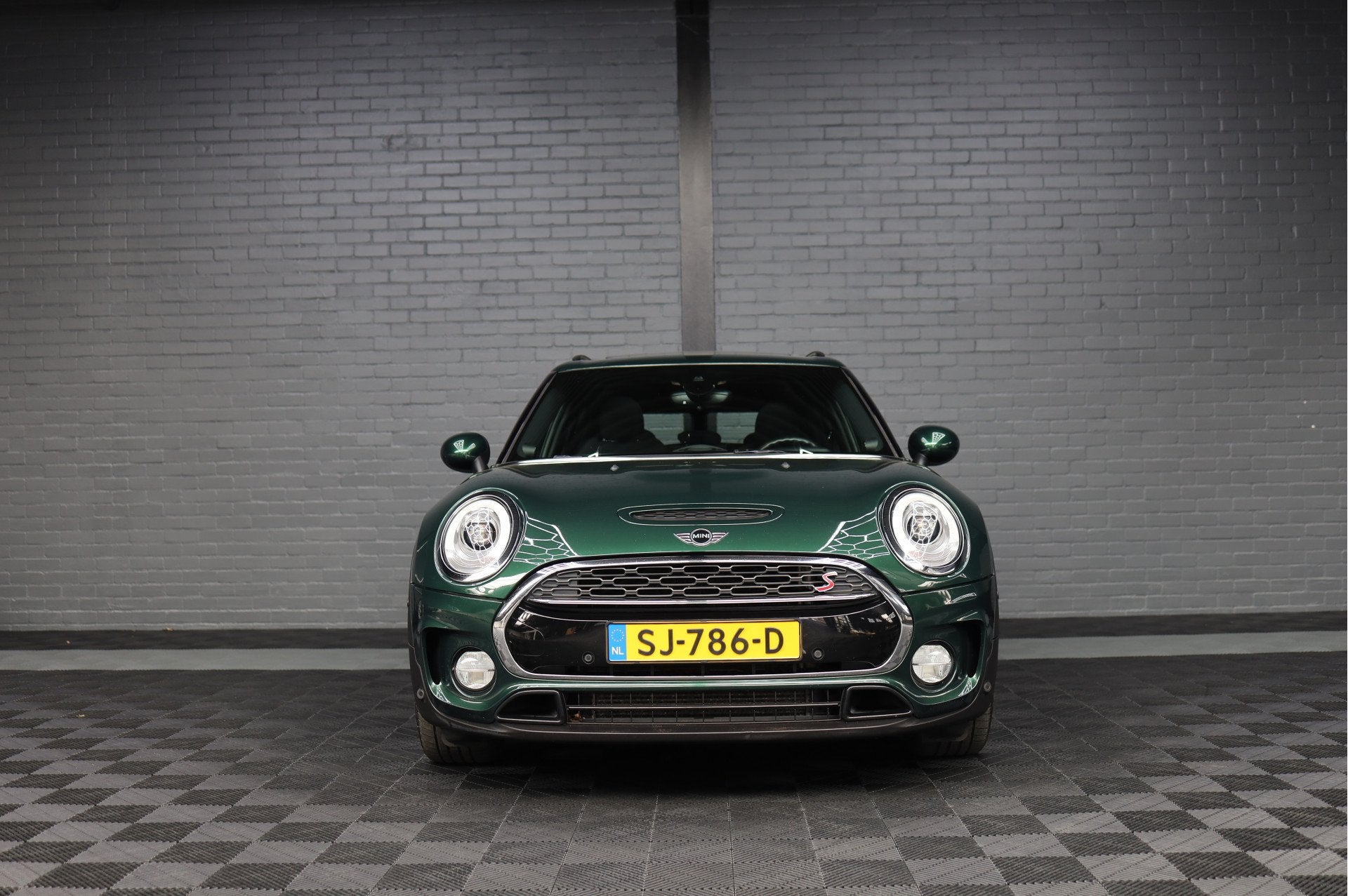 MINI Clubman 2.0 Cooper S Chili Serious Business | PANORAMAD, 1998 cc, Gebruikt, Met garantie (alle), Leder en Stof