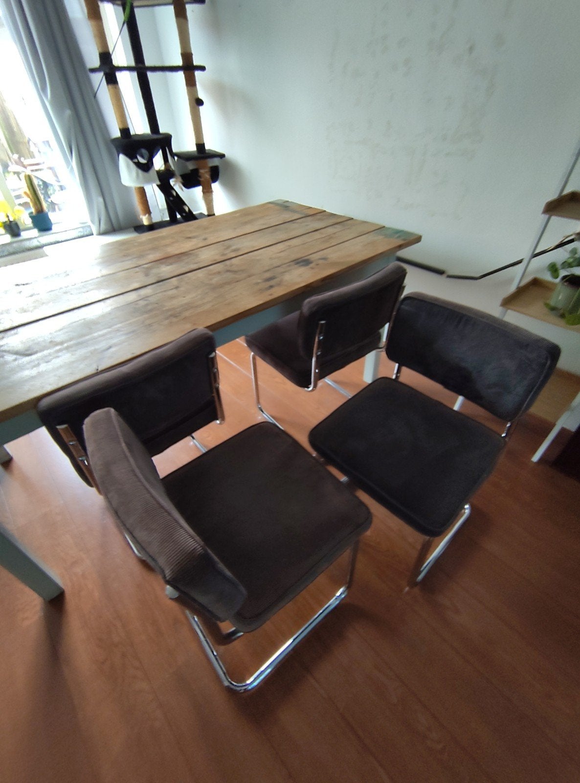 Set van 4 bruine ribstof eetkamerstoelen met chroomonderstel, Huis en Inrichting, Stoelen, Ophalen, Gebruikt, Bruin, Stof