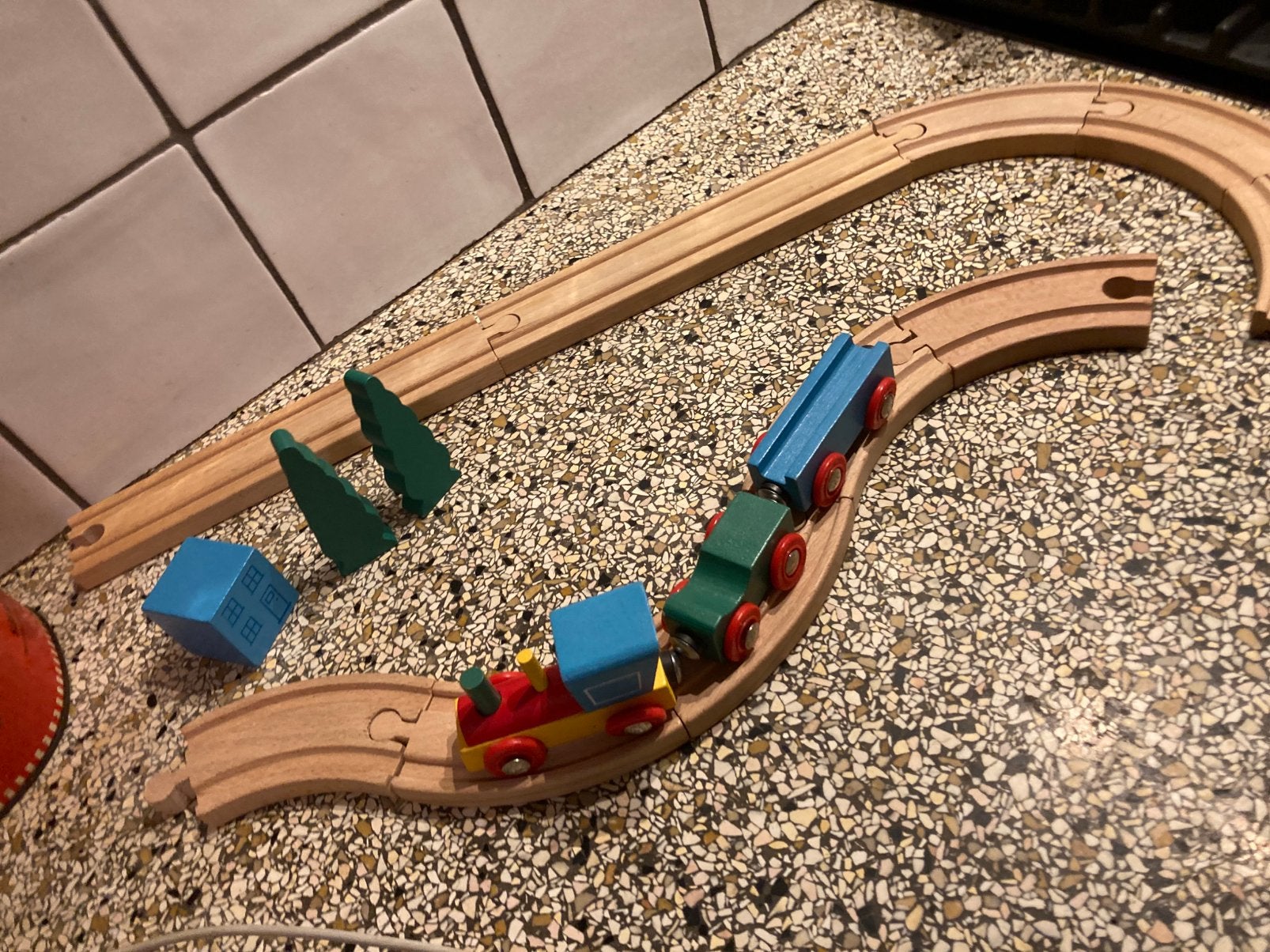 Houten trein met rails, Ophalen of Verzenden, Zo goed als nieuw