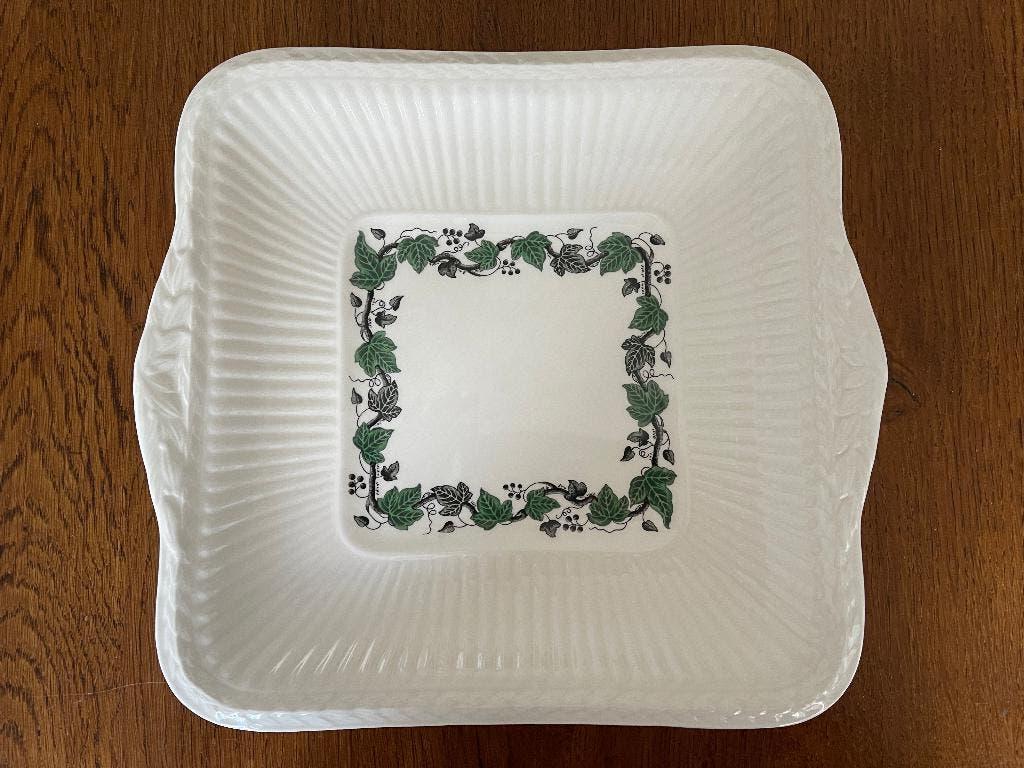Wedgwood "Stratford" 'Vierkante Schaal' Nieuw, Nieuw, Ophalen of Verzenden, Schaal of Schalen, Overige stijlen