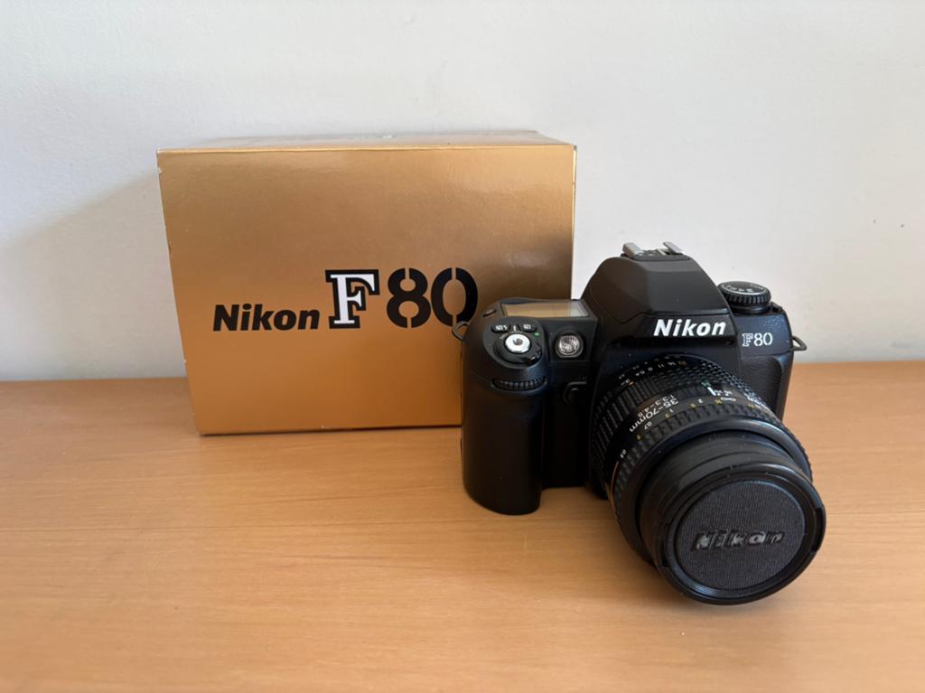 Nikon F80 met Nikkor 35-70mm F3.3-4.5 lens, Audio, Tv en Foto, Fotocamera's Analoog, Zo goed als nieuw, Spiegelreflex, Nikon, Ophalen of Verzenden