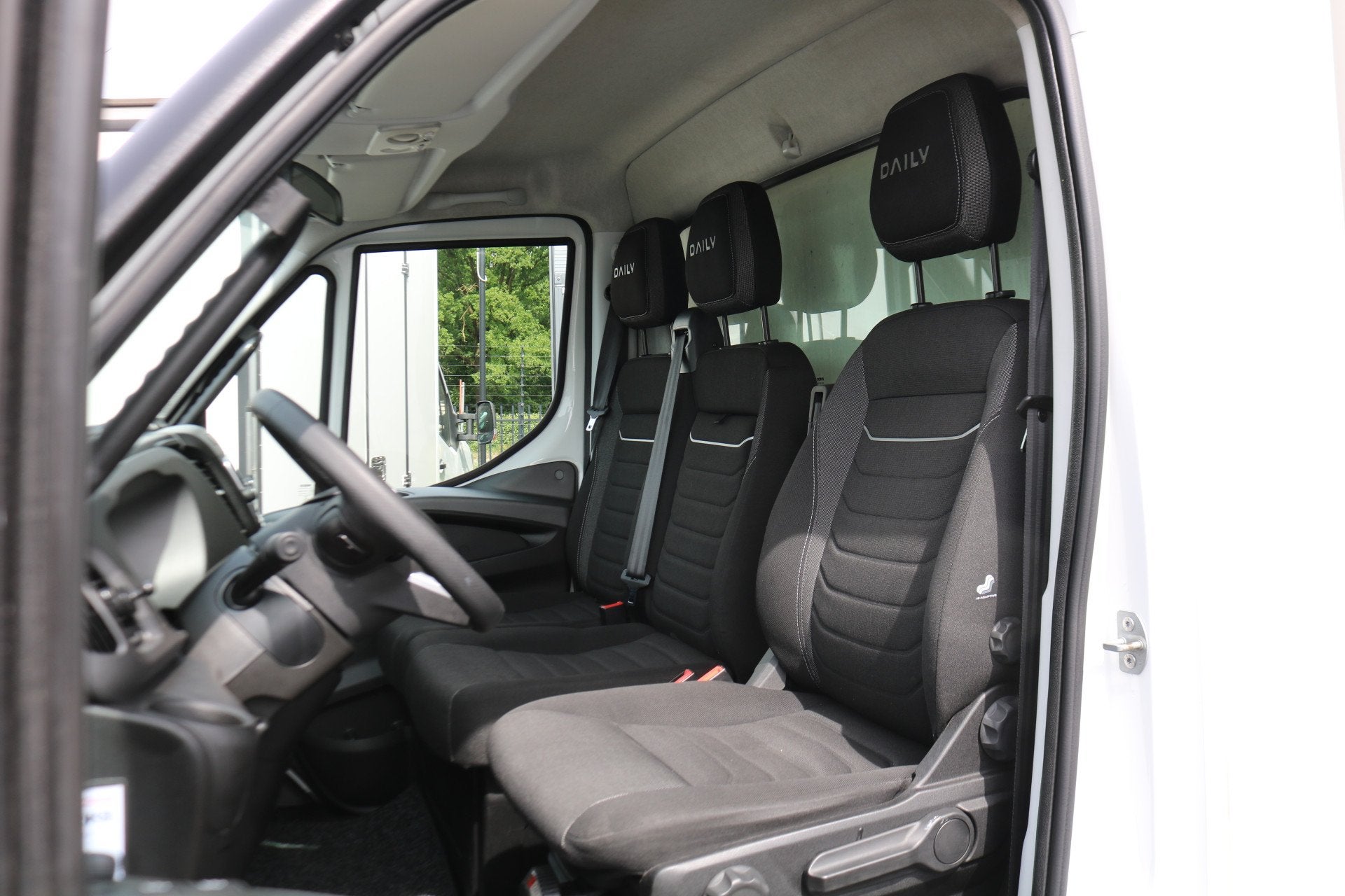 Iveco Daily 35S18 3.0 Automaat Bakwagen met Laadklep, Auto's, Gebruikt, Euro 6, 4 cilinders, Iveco