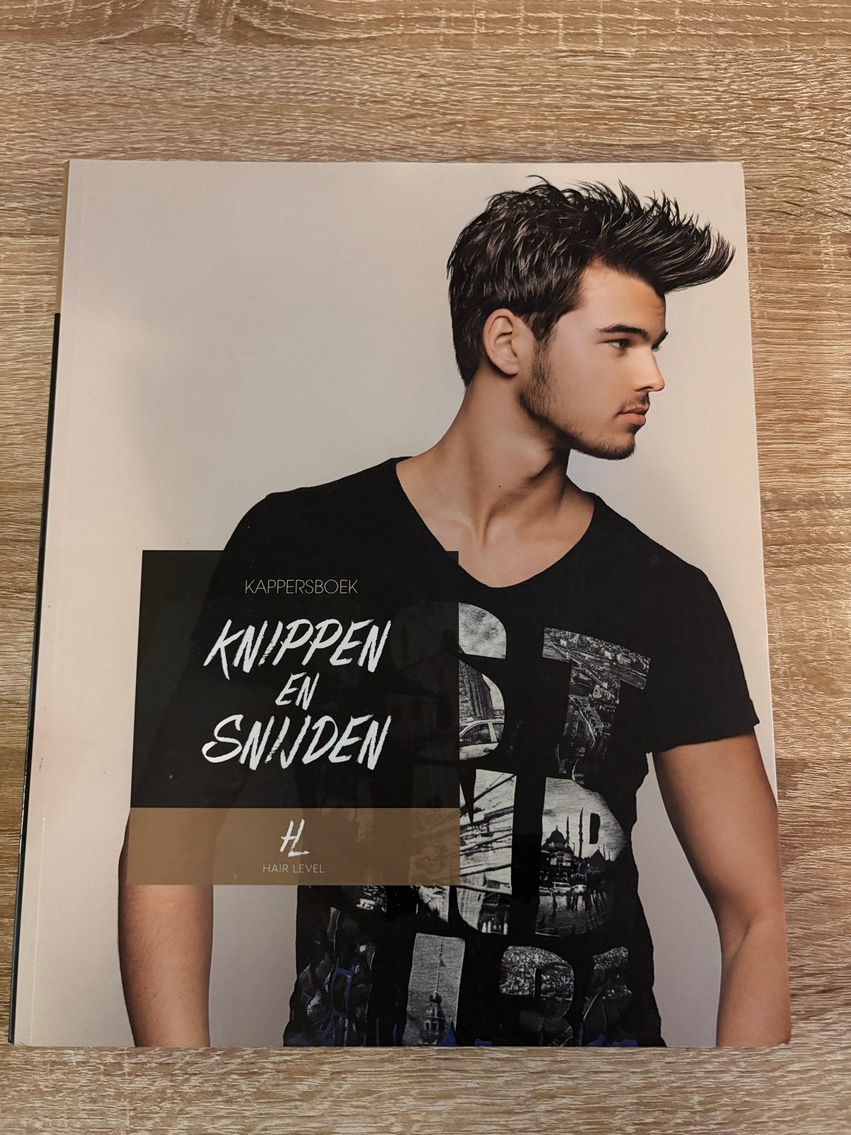 Kappersboek Knippen en Snijden - Hair Level, Boeken, Ophalen of Verzenden, Zo goed als nieuw, MBO
