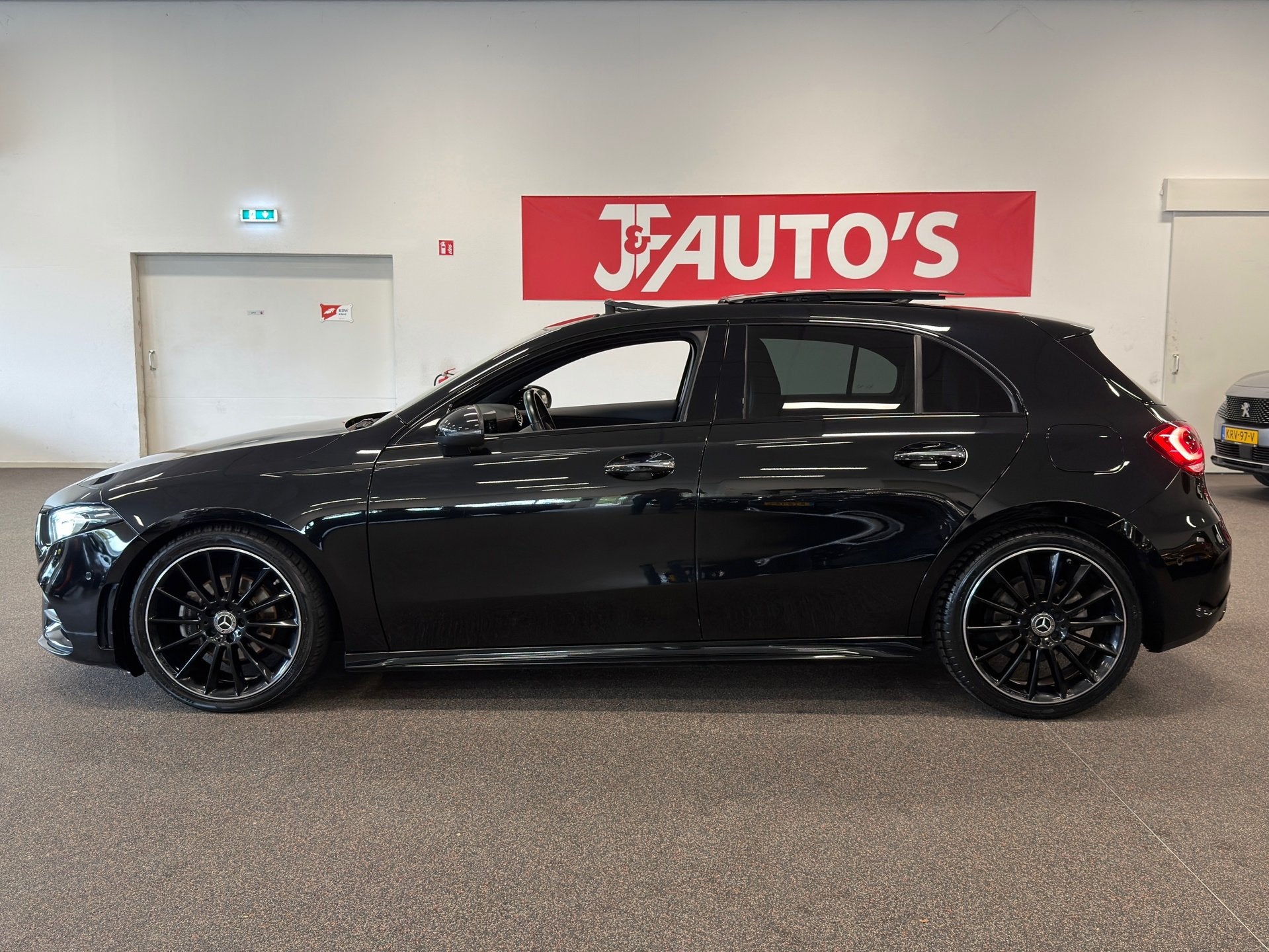 Mercedes-Benz A-klasse 200 d|NAVIGATIE\CAMERA|PANORAMA|ECC A, 745 kg, Gebruikt, 4 cilinders, Zwart