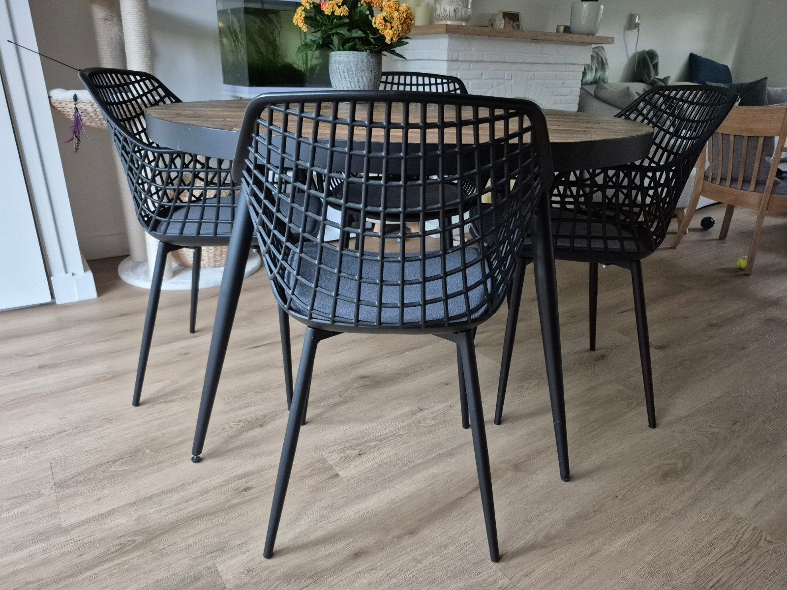 4 zwarte stoelen Kwantum met grijze zitkussens, Huis en Inrichting, Ophalen, Stof, Zwart, Zo goed als nieuw