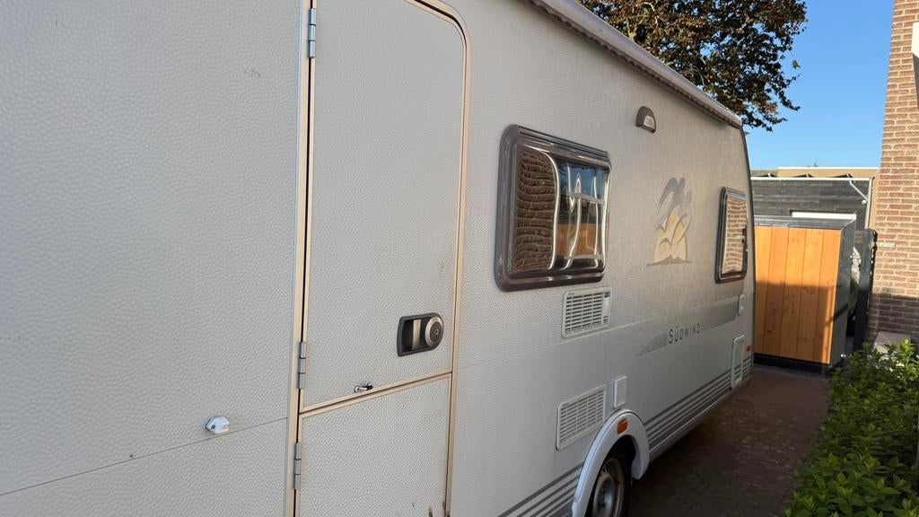 Knaus Sudwind 550 FSK / mover / Isabella voortent / Airco, Caravans en Kamperen, Caravans, Rondzit, Schokbreker, Particulier, Knaus