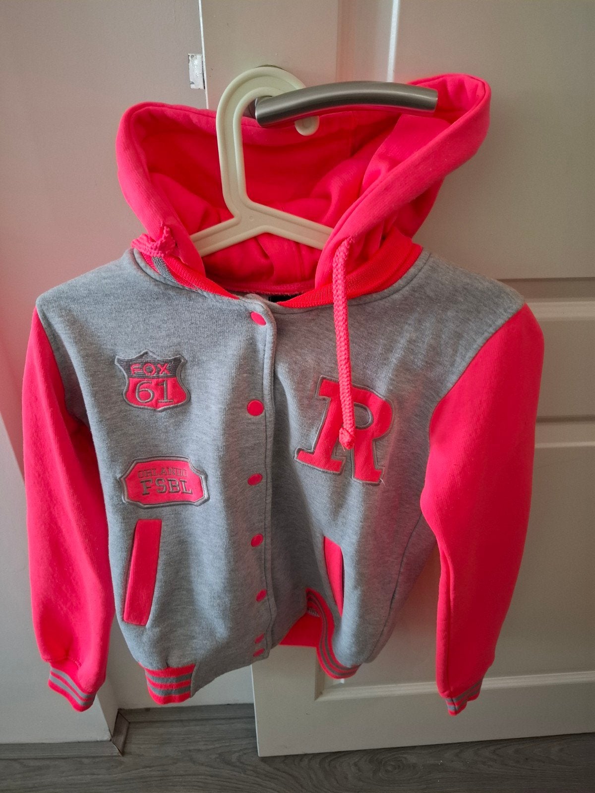 Nieuwe Urban Diva hoodie, maat M, neon roze/grijs, Kleding | Dames, Maat 38/40 (M), Urban Diva, Nieuw, Ophalen of Verzenden