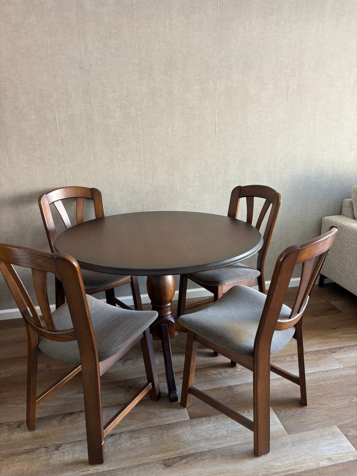 Mooie donker houten eetkamertafel met 4 stoelen, Ophalen, Gebruikt, 4 tot 6 stoelen