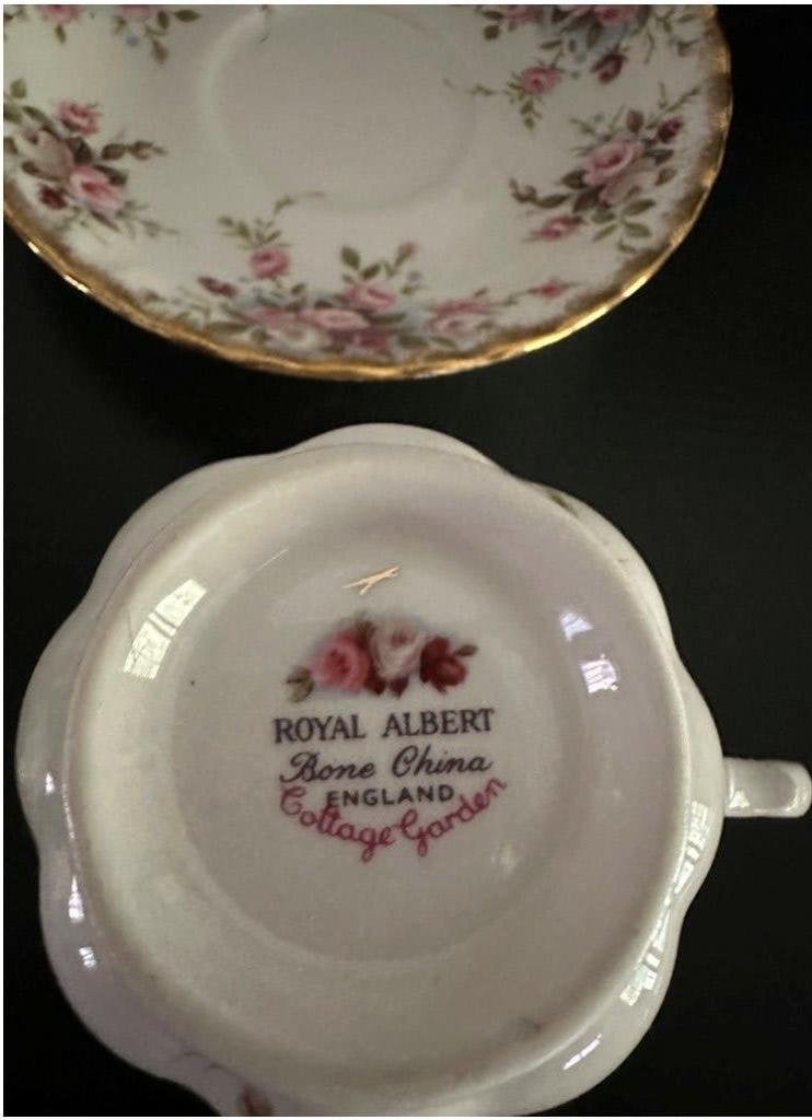 Royal Albert kop en schotel – roze rozen, Ophalen, Zo goed als nieuw, Porselein, Kop en/of schotel