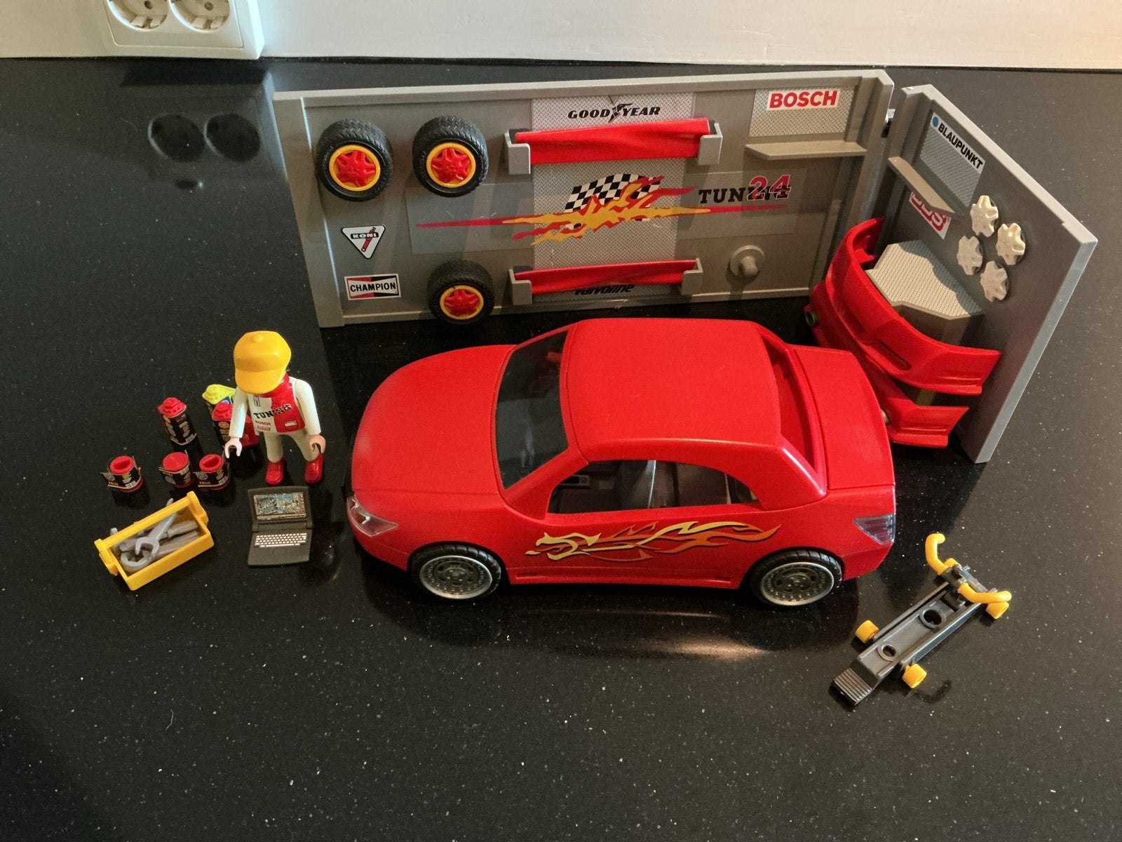 Playmobil Tuning Garage met Rode Auto en Monteur, Ophalen of Verzenden, Gebruikt