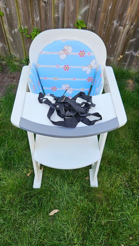 Houten kinderstoel met tuigje en zitkussen, Kinderen en Baby's, Ophalen, Gebruikt, Meegroeistoel, Gordel(s)