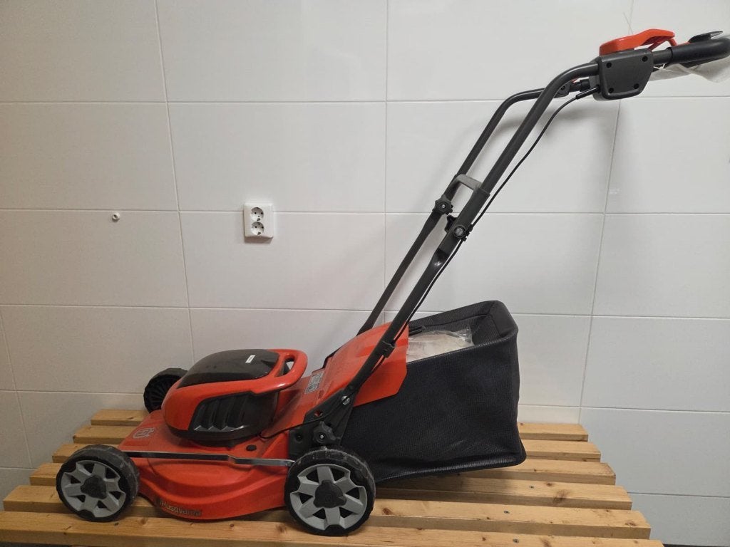HUSQVARNA LC137I Gazonmaaier, Ophalen, Accu-grasmaaier, Nieuw, 30 t/m 39 cm