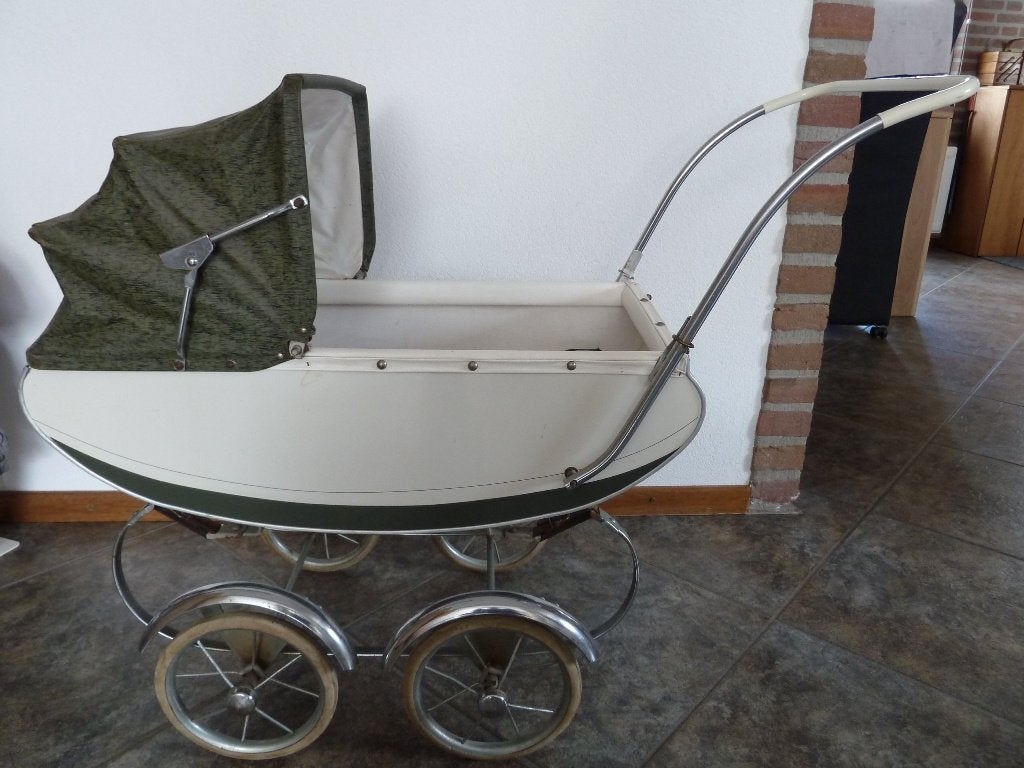 Vintage poppenwagen., Ophalen