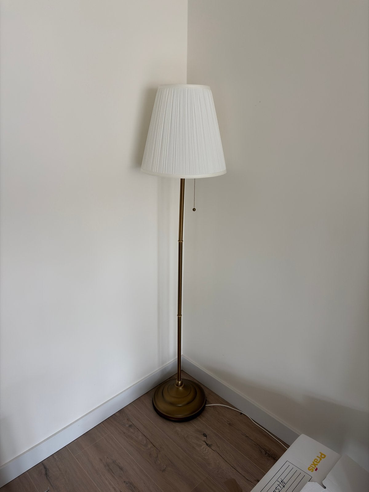 Klassieke staande lamp met plissé kap, Ophalen, E27 (groot), Zo goed als nieuw, Metaal