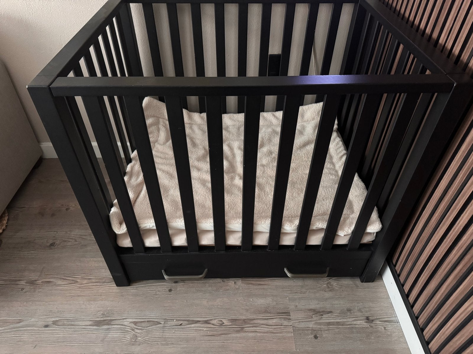 Zwarte box met lade en matras, Ophalen, Gebruikt, Vierkant, Lade