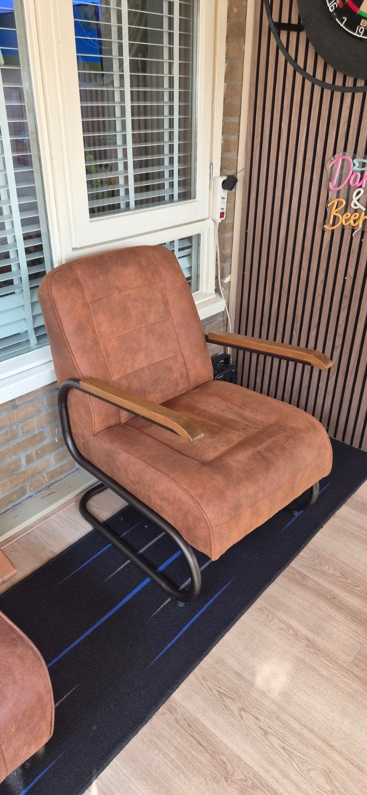 mooie cognac fauteuil met houten armleuningen, Huis en Inrichting, Stoelen, Ophalen, Gebruikt, Stof, Eén