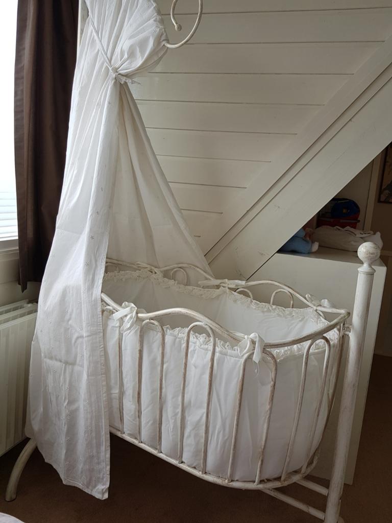 Antieke Wieg met Hemel - Romantisch en Comfortabel, Kinderen en Baby's, Babywiegjes en Ledikanten, Ophalen of Verzenden, Zo goed als nieuw