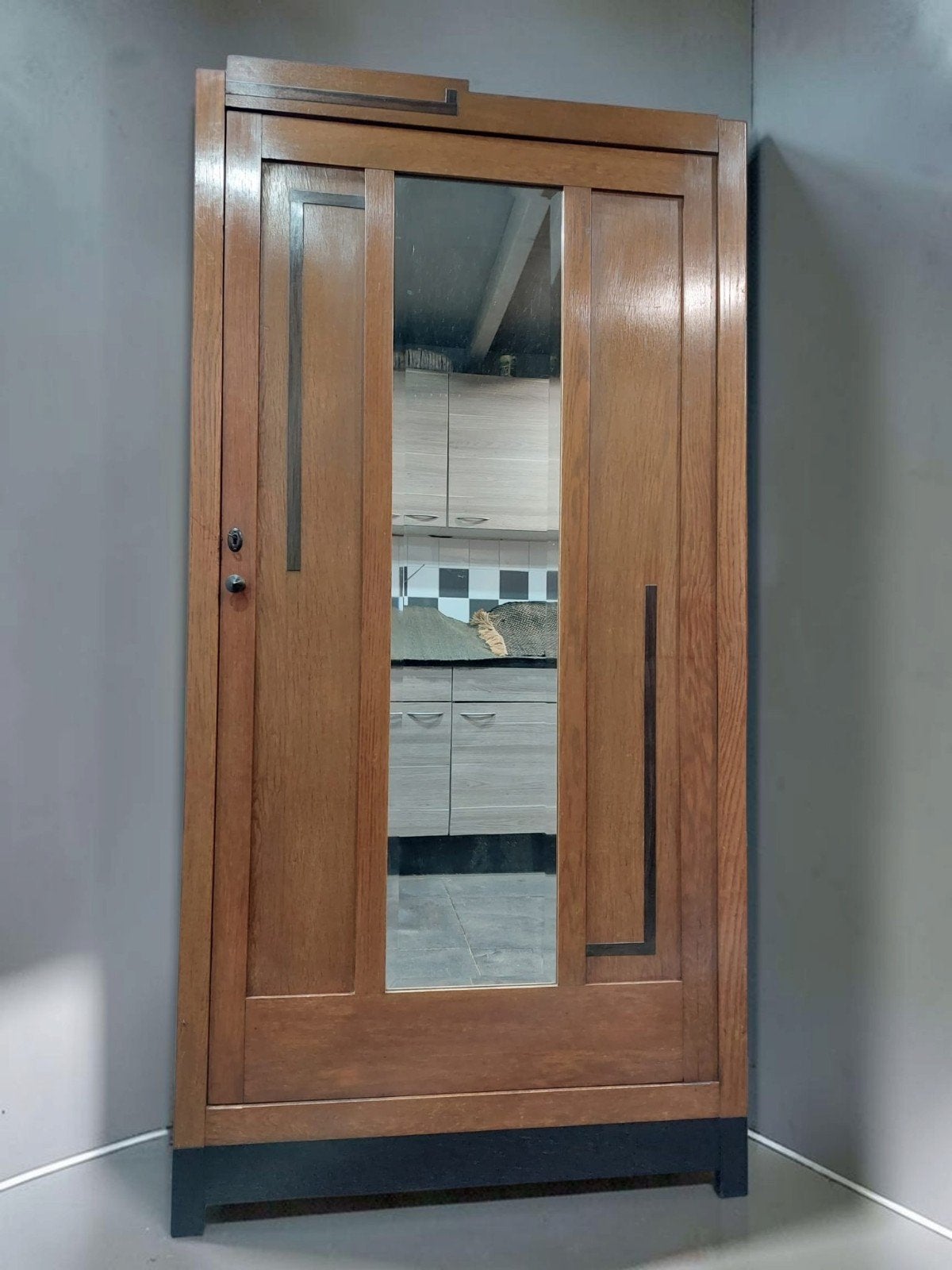 Art Deco kledingkast, Ophalen
