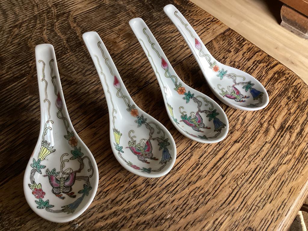 Chinese porseleinen soeplepels 4 x in goede staat € 7,50, Ophalen of Verzenden, Zo goed als nieuw, Rvs of Chroom