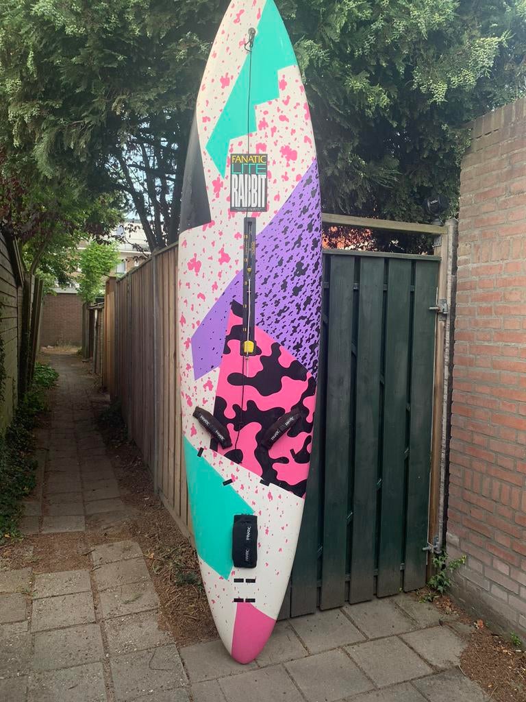 Windsurfplank 130 L + 2 zeilen + mast, Watersport en Boten, Ophalen, 250 tot 300 cm, Zeil, 5 tot 7 m²