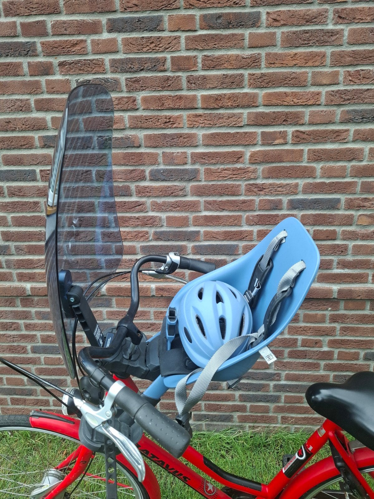 Kinderzitje voor 1-2 jarige met helm (Urban Ikki), Voorzitje, Ophalen of Verzenden, Thule Yepp, 0 t/m 13 kg