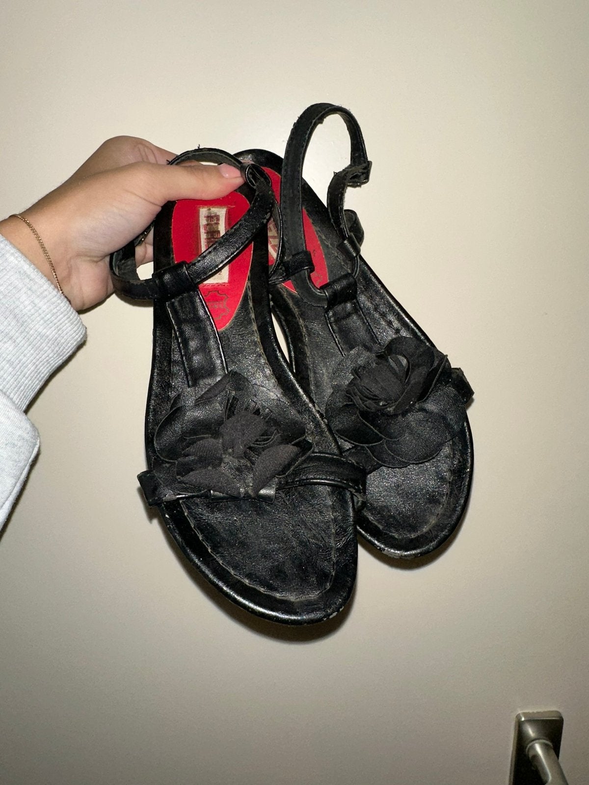 Dames zwarte slippers, Ophalen of Verzenden, Zo goed als nieuw, Zwart