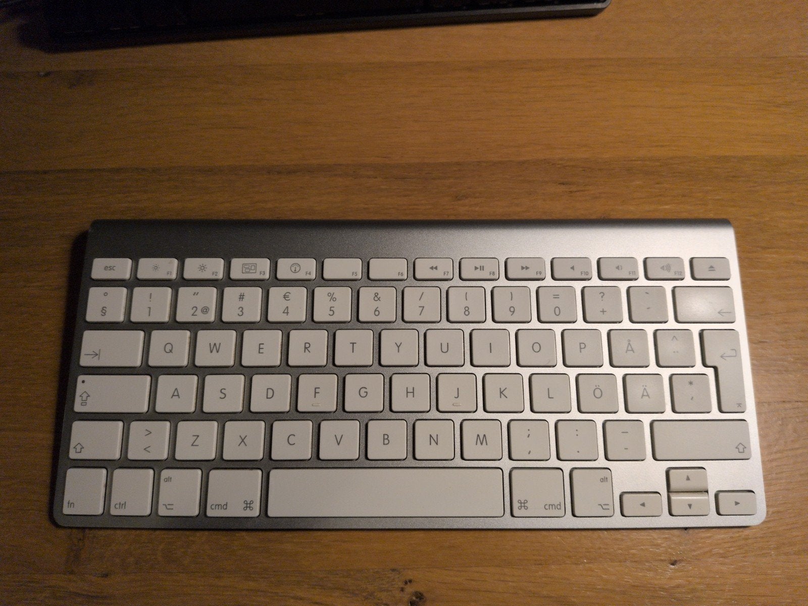 Apple Wireless Toetsenbord A1255 - QWERTY (Zweeds/Fins), Gebruikt, Verzenden, Draadloos, Qwerty