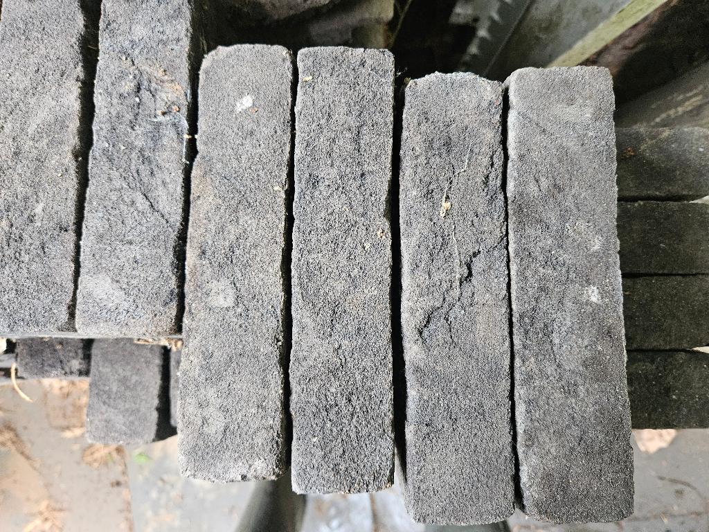 Zwarte metselstenen, Ophalen, Nieuw, Bakstenen