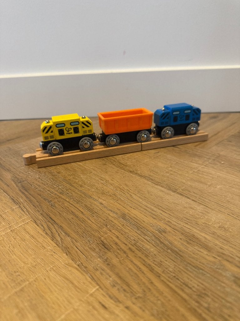 Heel goed 4x Hape mijnbouw mijn locomotief houten trein set, Ophalen of Verzenden, Zo goed als nieuw, Rij- of Hobbelspeelgoed