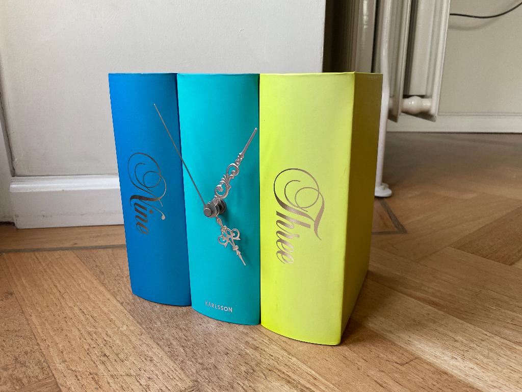 Klok Karlsson boeken design books boek Dutch Design, Ophalen of Verzenden, Zo goed als nieuw, Staande klok