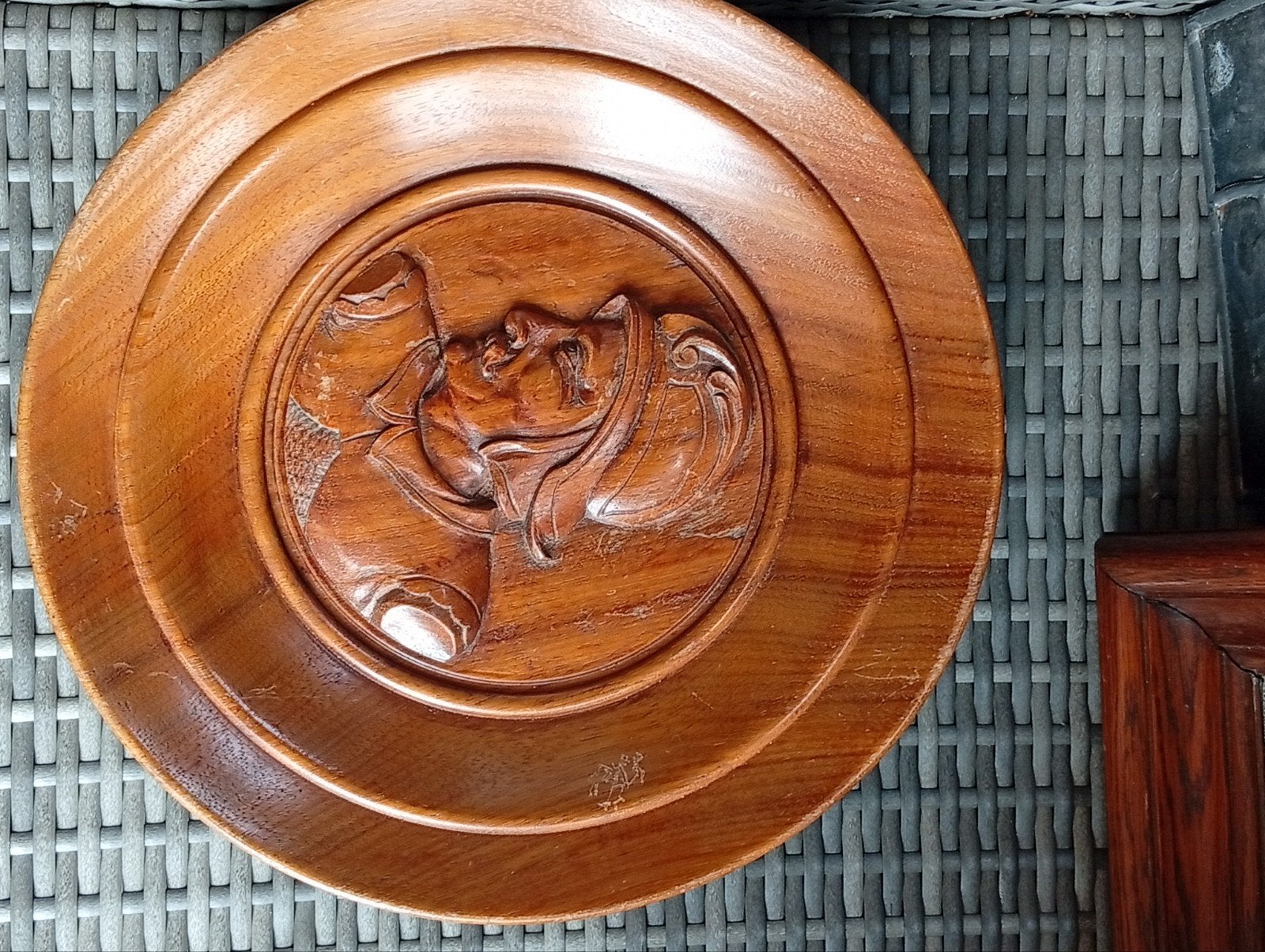Houten wanddecoratie met gesneden figuur, Ophalen of Verzenden