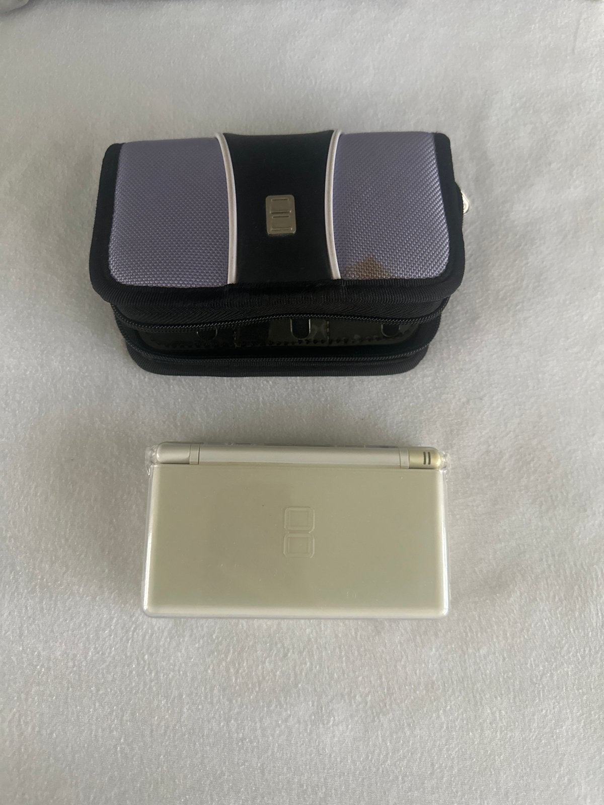 Nintendo DS Lite met R4 kaart, hoesje, stylus en oplader, Spelcomputers en Games, Spelcomputers | Nintendo DS, Ophalen, Gebruikt