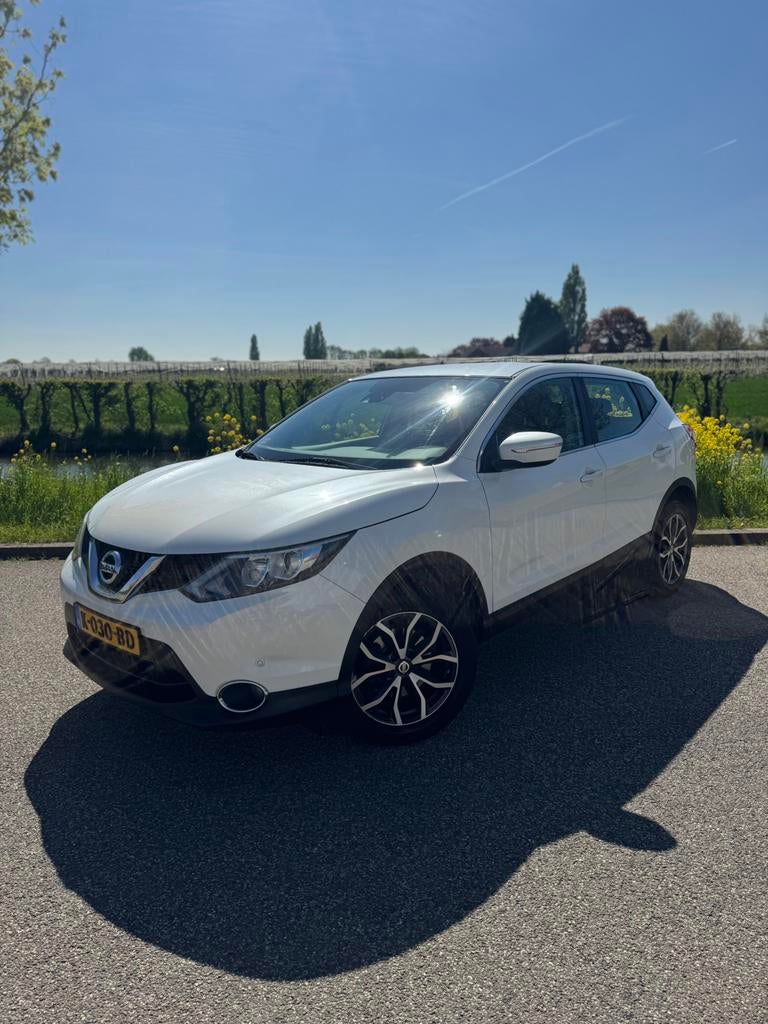 Nissan Qashqai 1.2 connect edition 2014| dealer onderhouden, Voorwielaandrijving, Metallic lak, Zwart, 4 cilinders