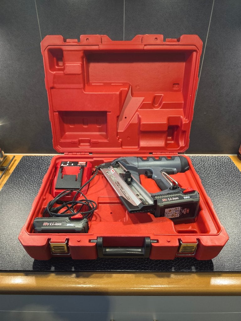 Senco accu tacker FN65HA plus lader en twee accu's, Ophalen of Verzenden, Zo goed als nieuw