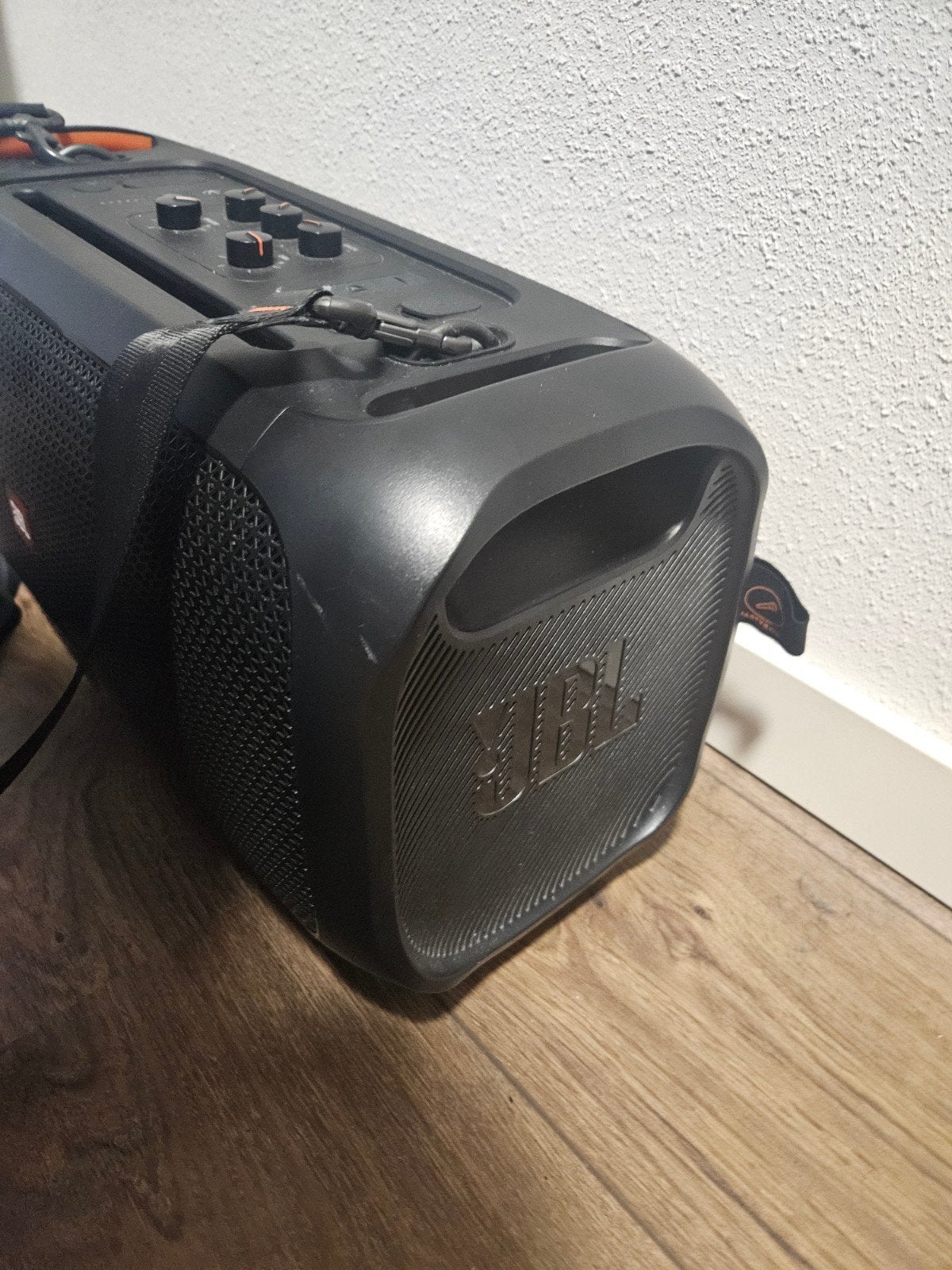 Foto 5 van JBL Partybox On-The-Go met microfoon en accessoires