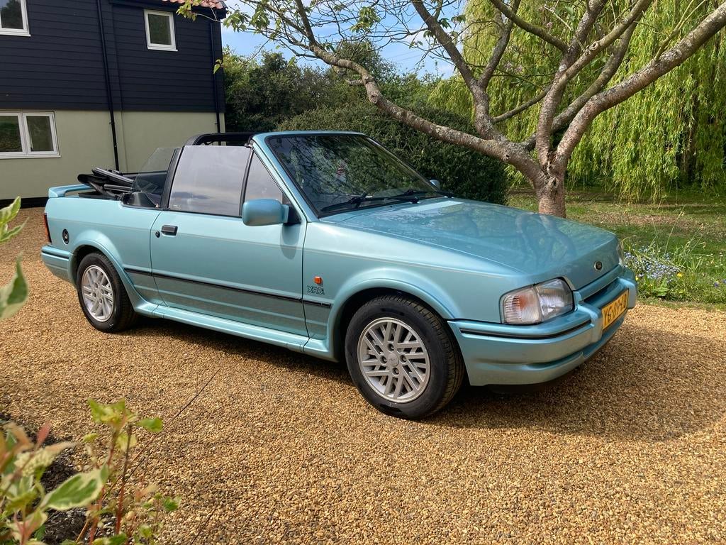 Ford Escort 1.6 Xr3i Cabrio Monotone Special, Auto's, Ford, Particulier, Escort, Metallic lak, Radio, Sportstoelen, Trekhaak, Benzine
