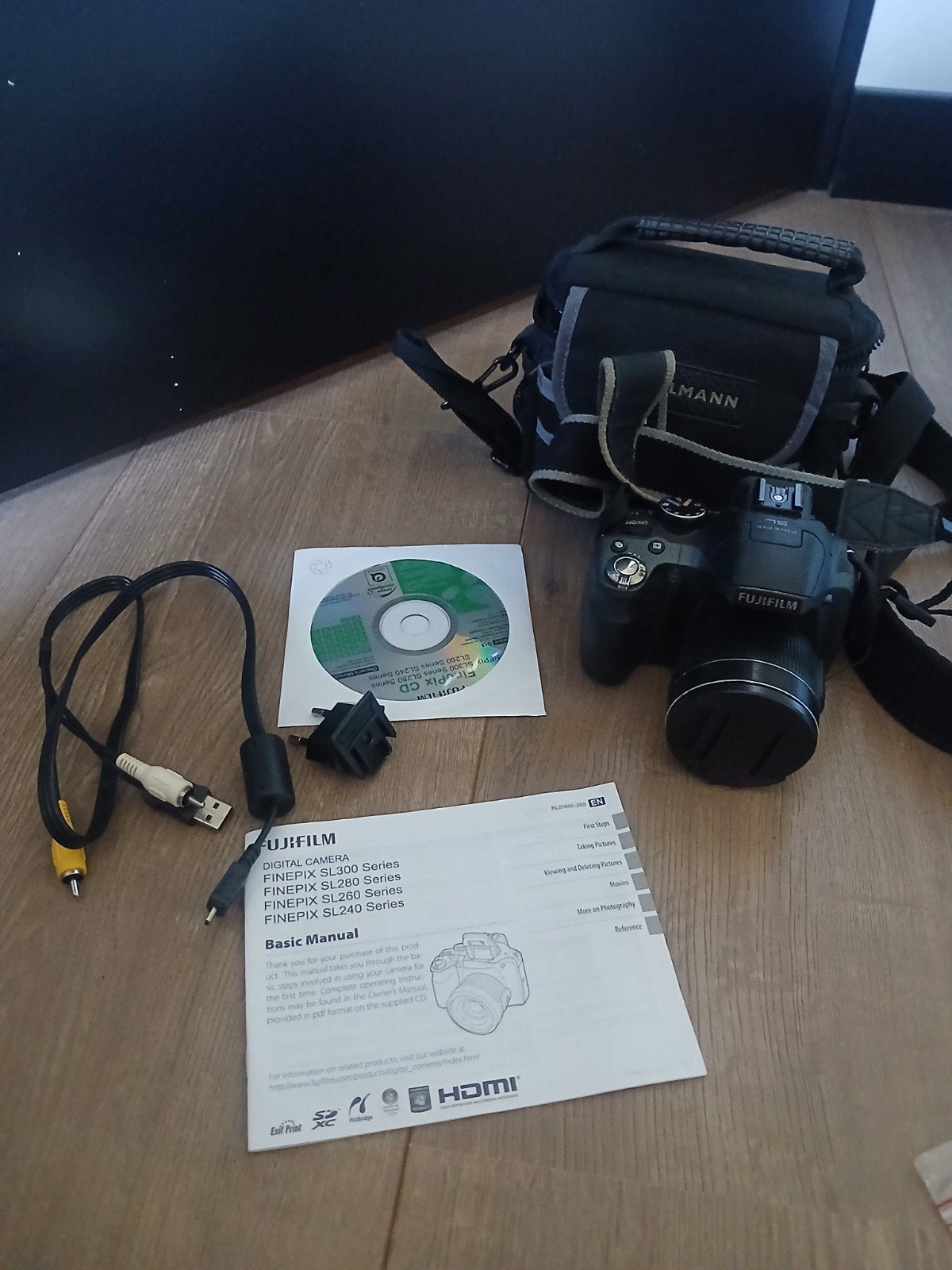 Fujifilm FinePix SL300 Bridgecamera met accessoires, Ingebouwde flitser, Gebruikt, Lensdop, Ophalen of Verzenden