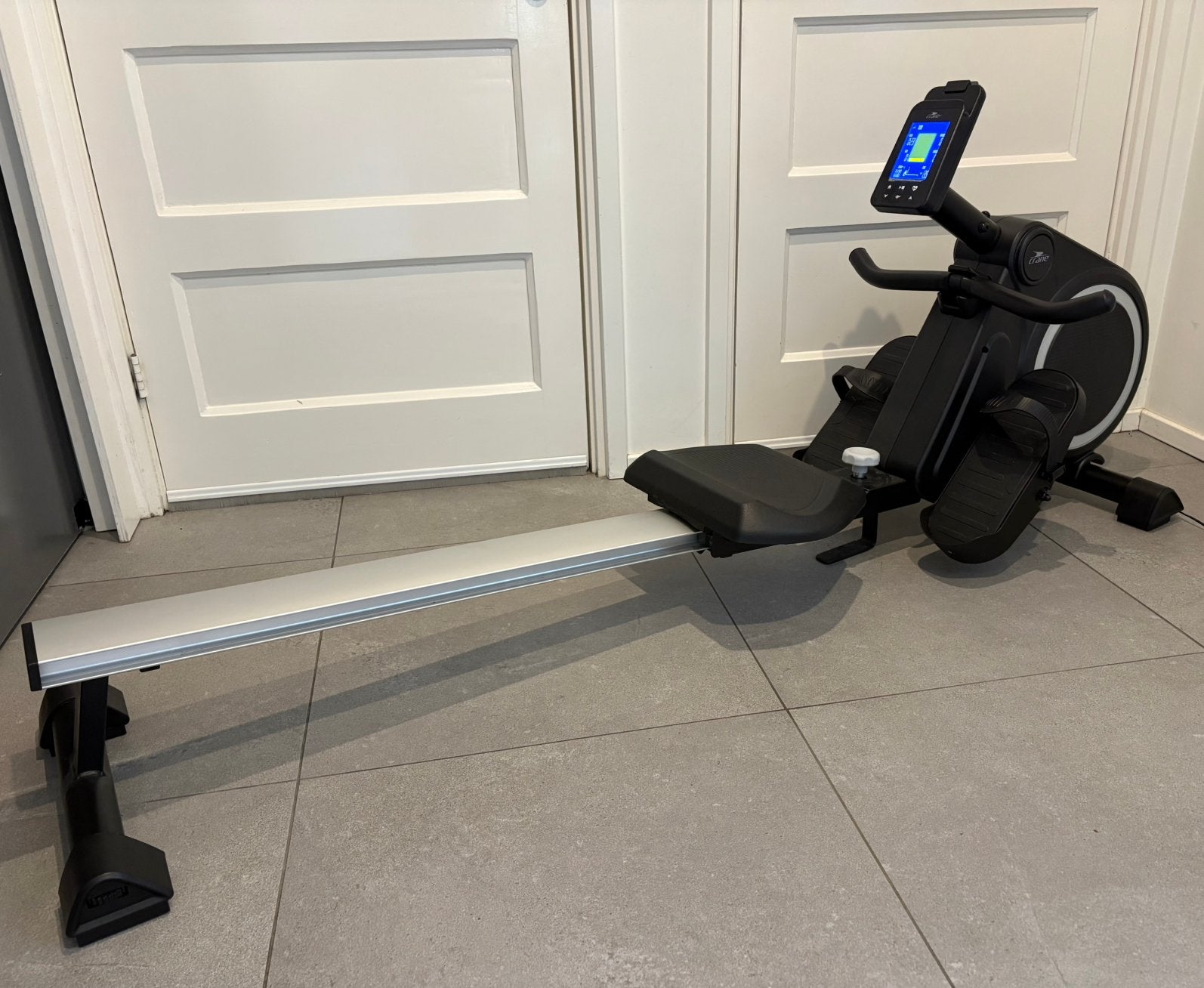 Foto 2 van roeitrainer met programma’s OPKLAPBAAR tot 120kg gewicht