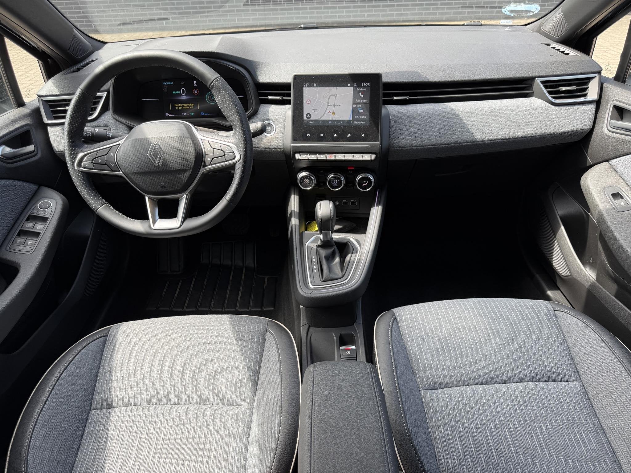 Renault Clio 1.6 E-Tech Full Hybrid 145 Techno / Automaat /, Gebruikt, Euro 6, Leder en Stof, Zwart