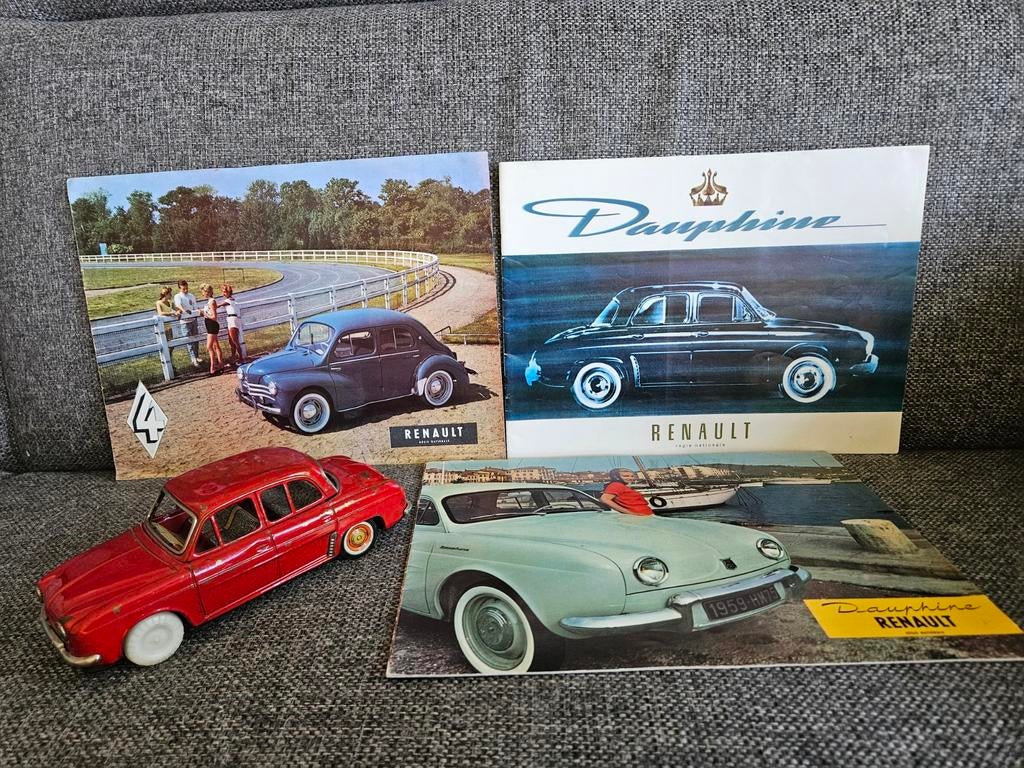 Renault Dauphine en  folders met blikken auto, Ophalen of Verzenden