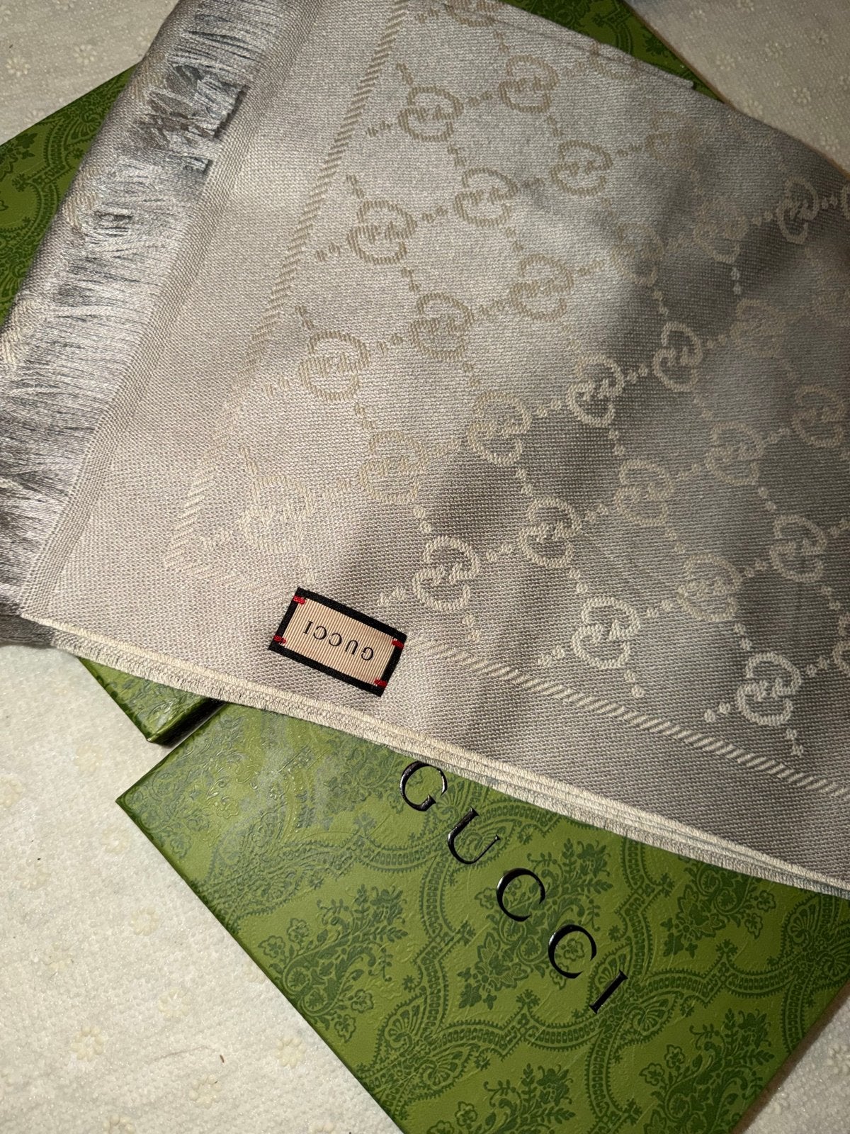 Gucci sjaal met GG-patroon, Ophalen of Verzenden, Nieuw, Maat 38/40 (M), Sjaal