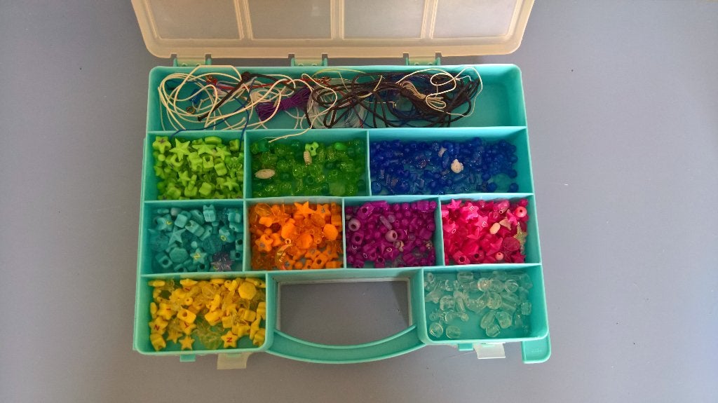 Doos met kralen, Hobby en Vrije tijd, Kralen en Sieraden maken, Ophalen of Verzenden, Zo goed als nieuw, Kraal