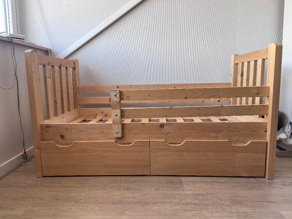 Peuterbed 150 x 70, Kinderen en Baby's, Kinderkamer | Bedden, Gebruikt, 140 tot 160 cm, 70 tot 85 cm, Lattenbodem, Ophalen