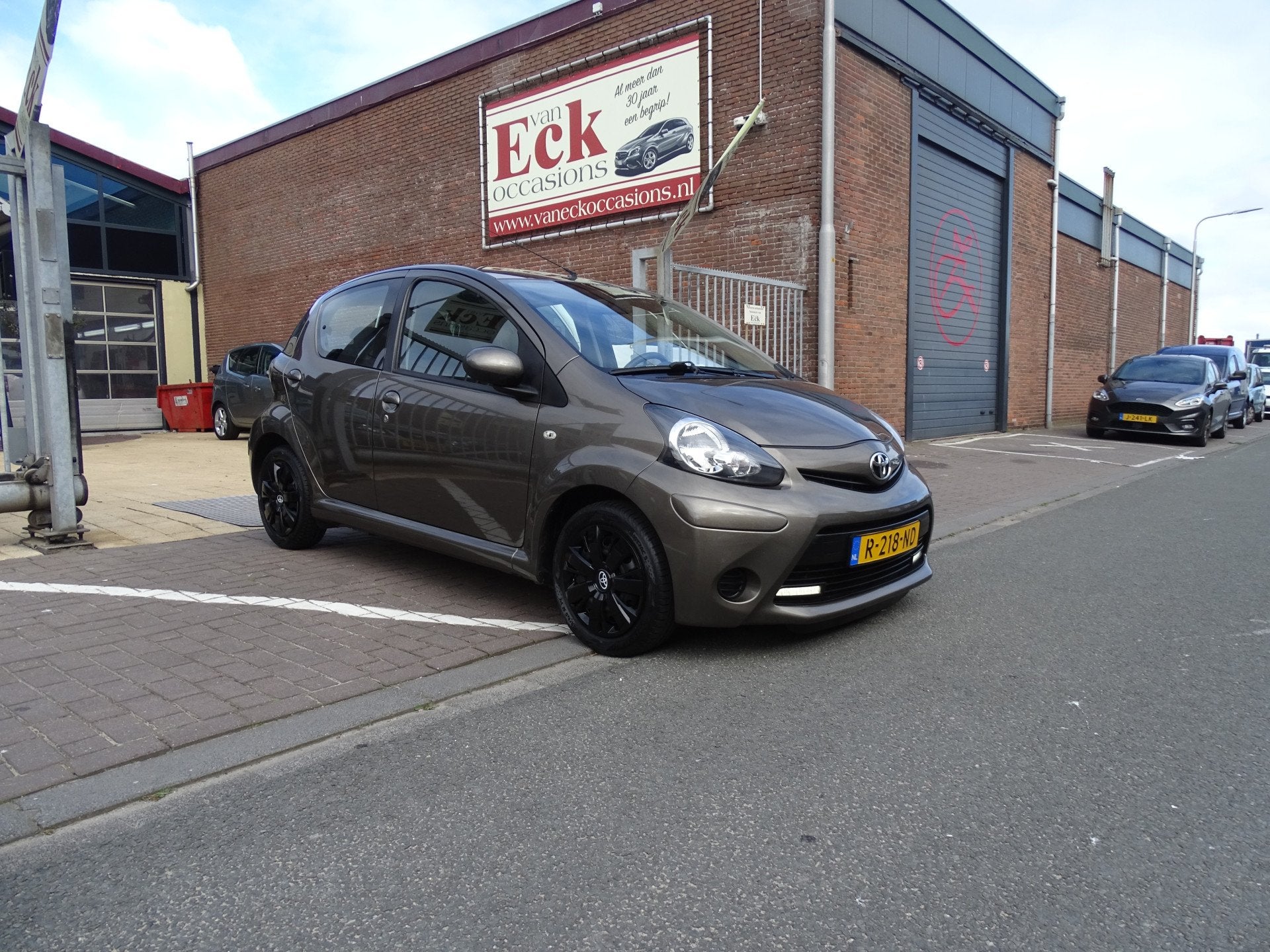 Toyota Aygo 1.0 VVT-i Aspiration (bj 2013), Voorwielaandrijving, Euro 5, Stof, Gebruikt