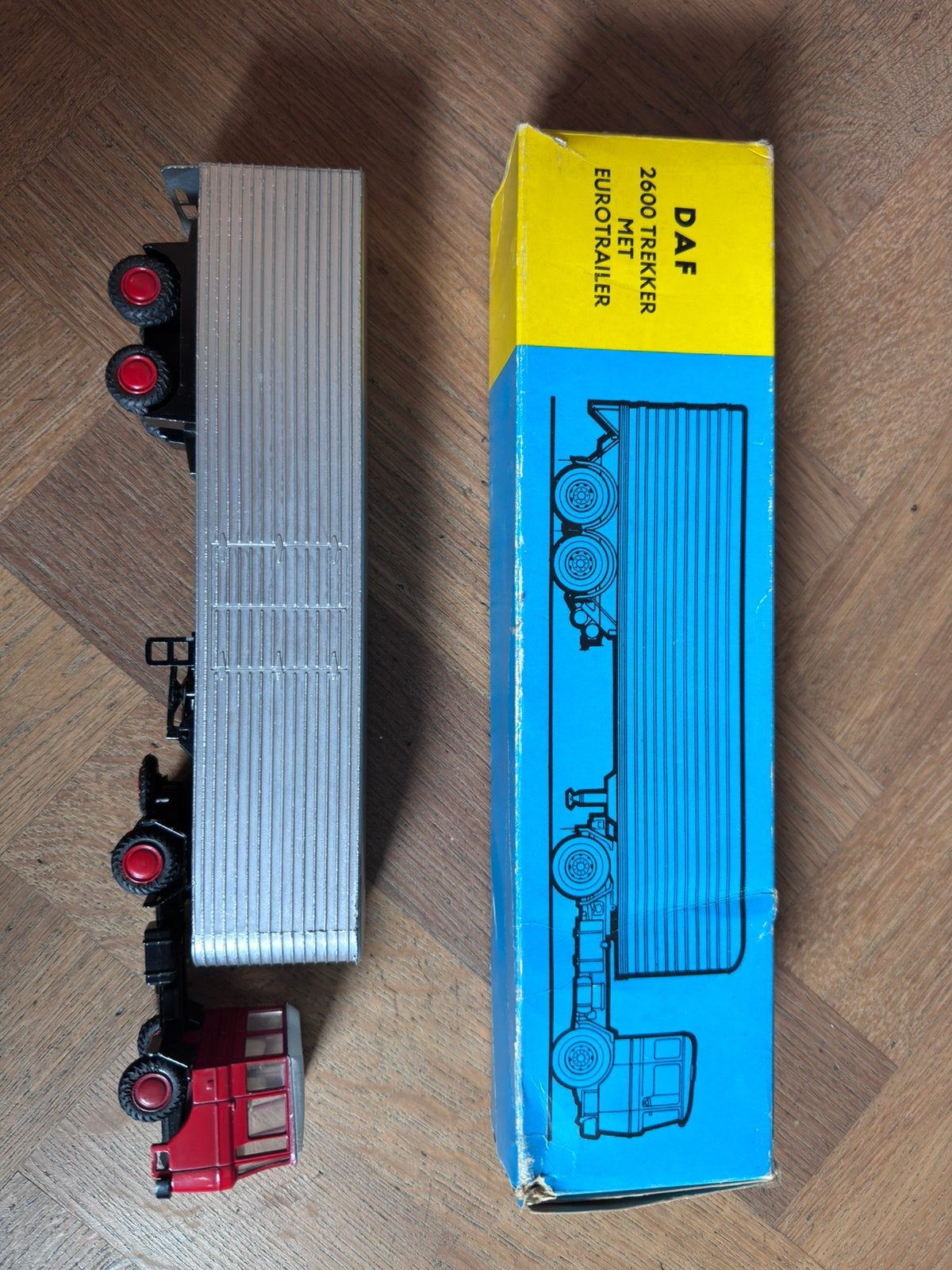 Lion Car Nr. 36 DAF 2600 Trekker met Eurotrailer, Ophalen of Verzenden, Zo goed als nieuw