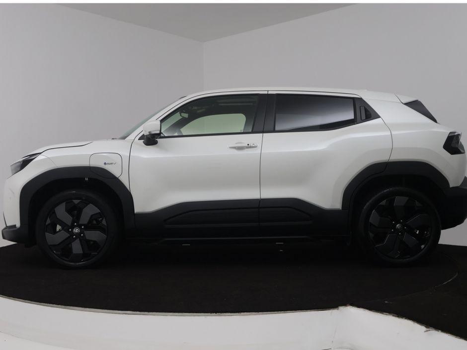 Toyota Urban Cruiser Executive 61 kWh | Panoramadak | Nieuw, 12 maanden, Wit, Urban Cruiser, Automatische klimaatregeling
