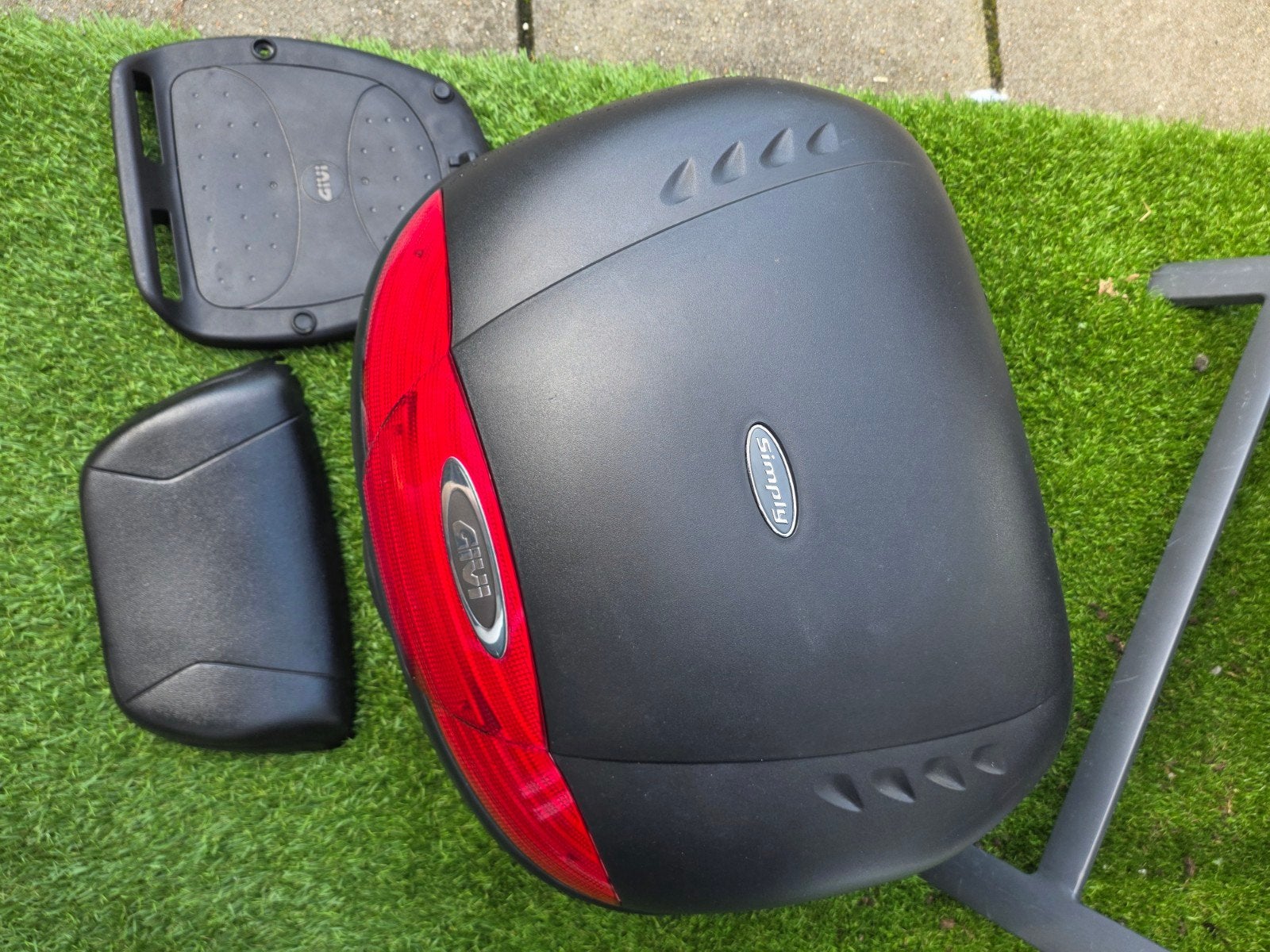Givi Simply Topkoffer E300 + montageplaat motorkoffer, Motoren, Ophalen of Verzenden