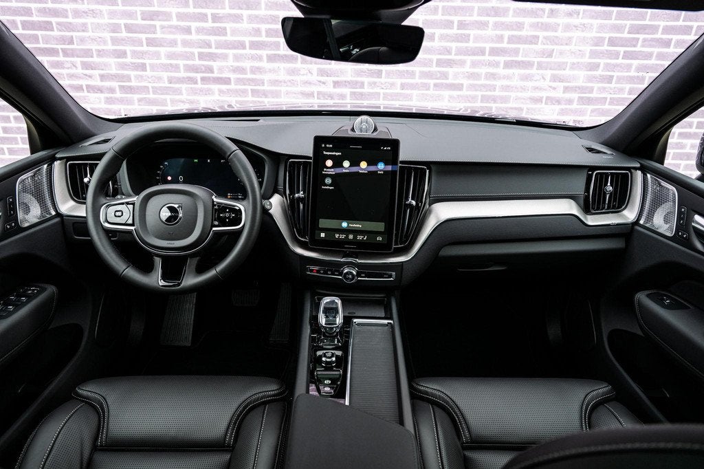 Volvo XC60 2.0 T8 Plug-in hybrid AWD Ultra Black Edition Exe, Auto's, Volvo, Automaat, 12 maanden, Euro 6, Lichtsensor