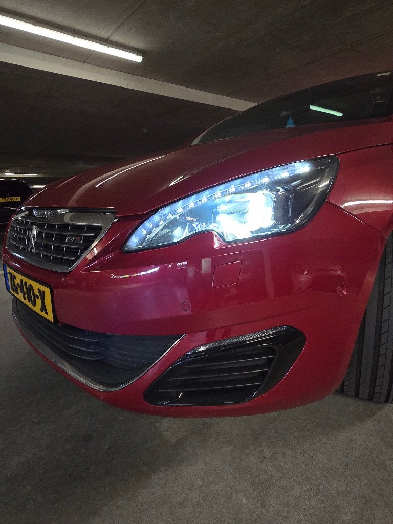 Foto 13 van Peugeot 308 1.2E-THP 96/130 5-D 2015 Rood